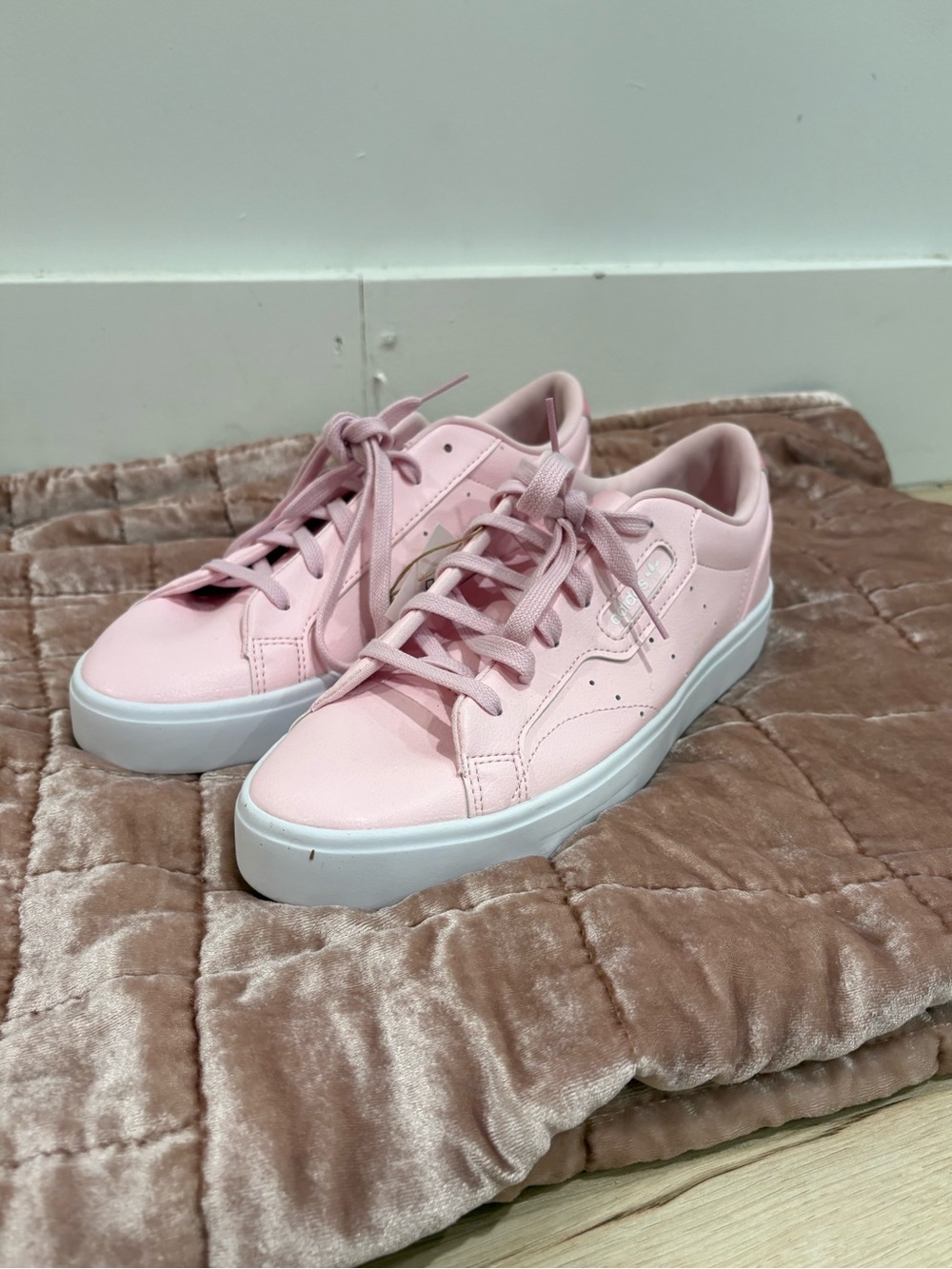 NWT Adidas Everyday Sneakers